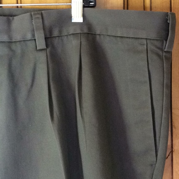 FINAL SALE PRICE Excellent Green Dockers Slacks in 44 x 30 - Picture 2 of 8
